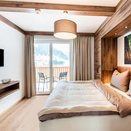 Golden Lodges Close To The Ski Lift Appartement